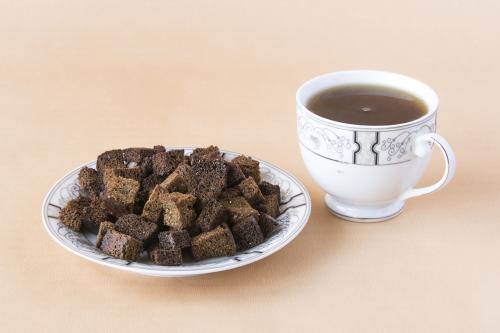 Rye crackers in a dish with a cup of tea