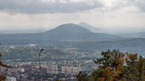 Вид на Пятигорск с вершины Машука
